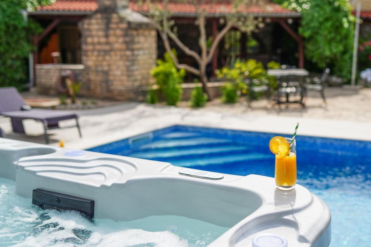 Stone Lady Holiday Home With Pool&Hot Tub,Sauna,Bbq,Garden Rasopasno Zewnętrze zdjęcie