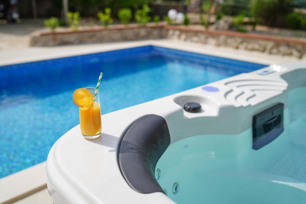 Stone Lady Holiday Home With Pool&Hot Tub,Sauna,Bbq,Garden Rasopasno Zewnętrze zdjęcie